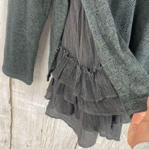 Mur Mur Knit Lightweight Sweater Ruffle Side Detail Gray Size Large  341 - Picture 8 of 9